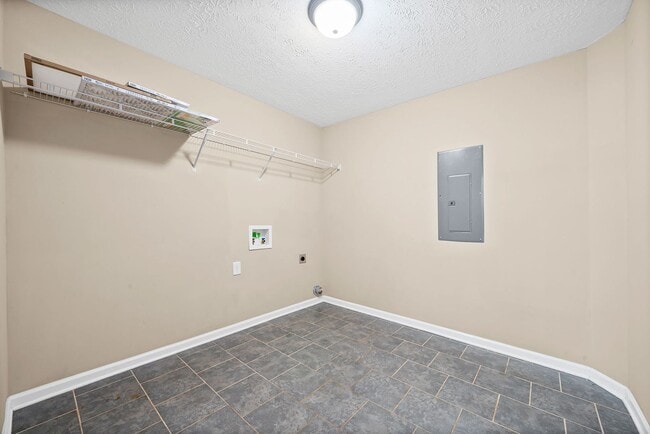 Building Photo - Pet Friendly Four Bedroom!