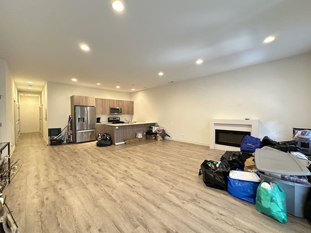 Building Photo - 4119 N Narragansett Ave