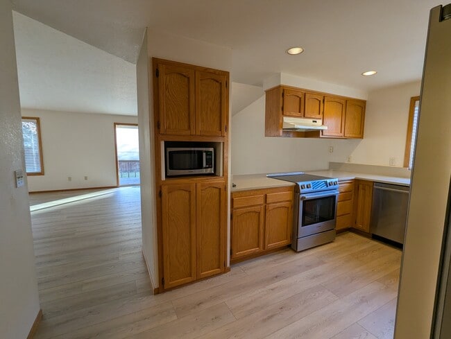 Building Photo - 1315 NE Paula Dr