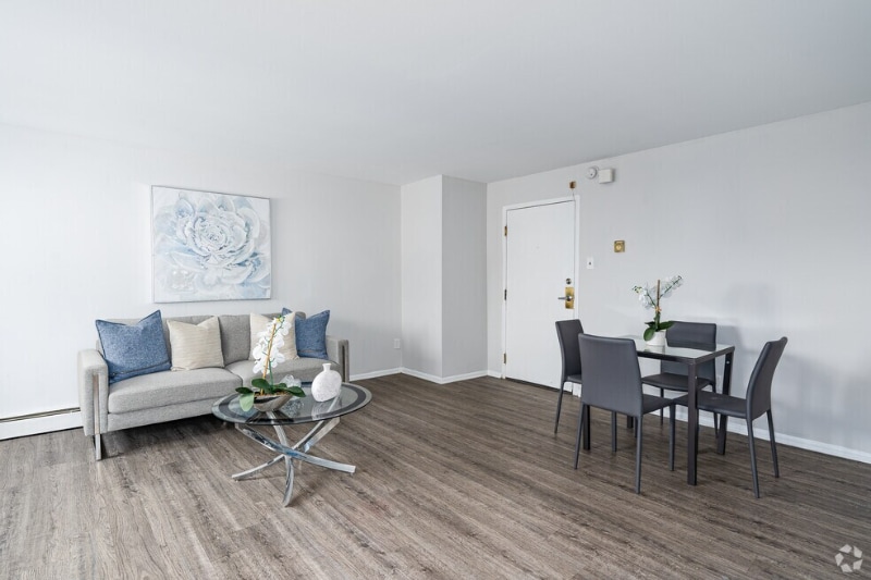 Building Photo - 630 W Fisher Ave