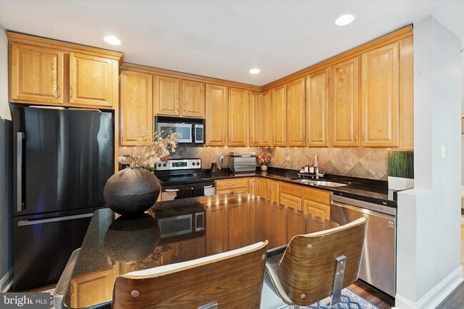 Building Photo - 1719-21 Wallace St