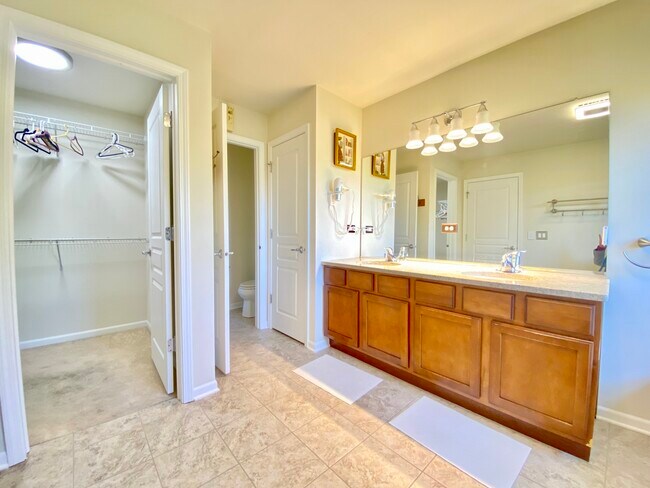 Building Photo - 10S420 Carrington Cir