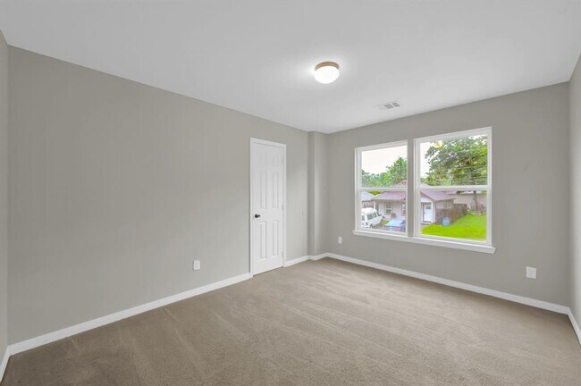 Building Photo - 16693 Meadowcroft St
