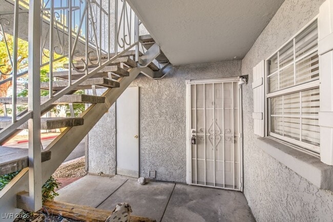 Building Photo - 3823 S Maryland Pkwy