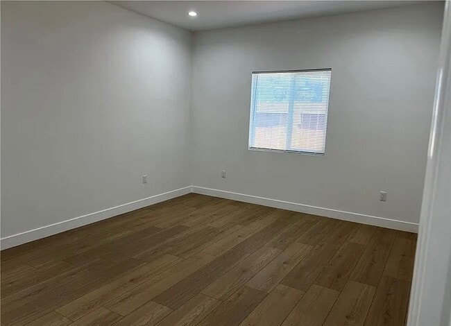 Building Photo - 10717 Amestoy Ave