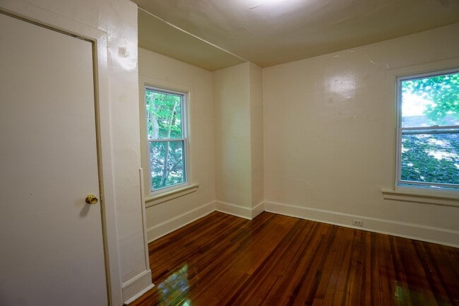 Building Photo - Available 6/1/26 Single Family Home Near C...