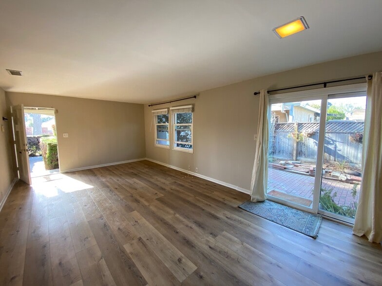 Building Photo - 6526 Van Noord Ave