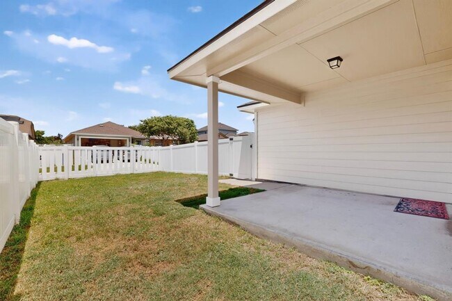Building Photo - 18336 Friendship Hill Dr