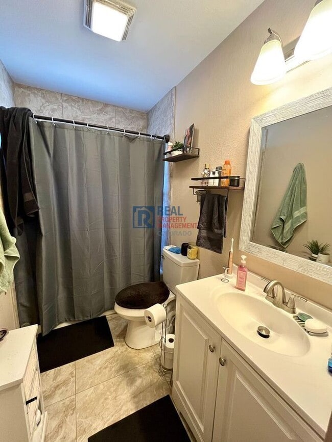 Building Photo - 2550 Bellamy St