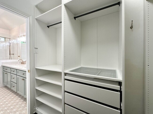 Building Photo - 10 Pilot Rock Pl