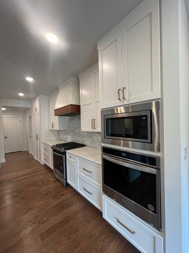 Building Photo - 3304 Wentworth Dr