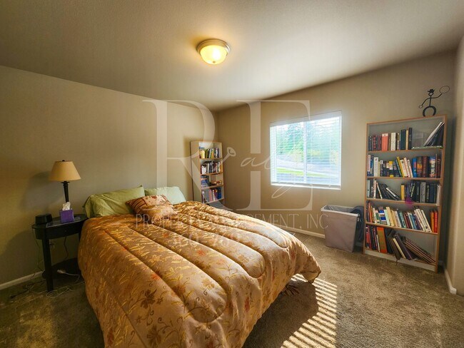 Building Photo - Extra Large Premium Built 4bd