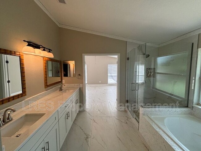 Building Photo - 1028 Kerwood Cir