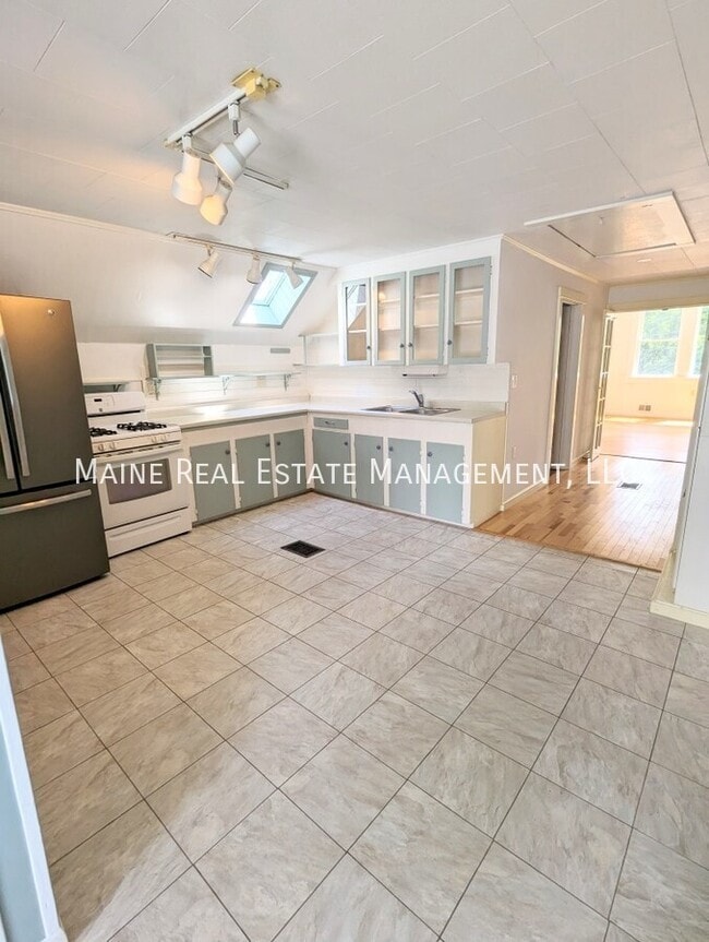 Building Photo - 54 Penobscot St