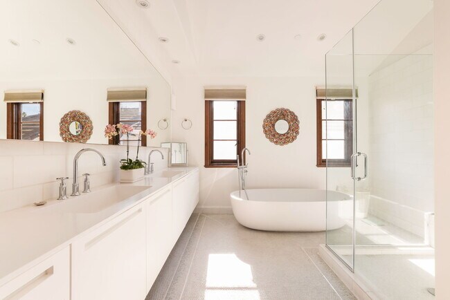 Building Photo - 604 Alta Dr