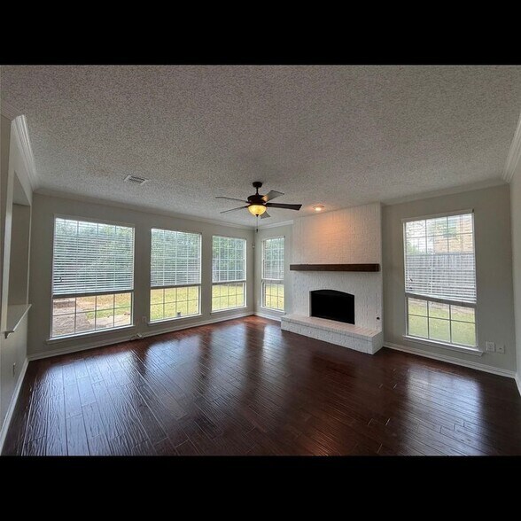 Building Photo - 10700 Jackson Ln