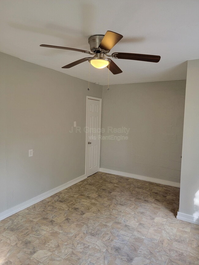 Building Photo - 1118 Oaklawn St