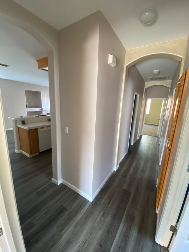 Building Photo - 9225 Sweetdale Ct