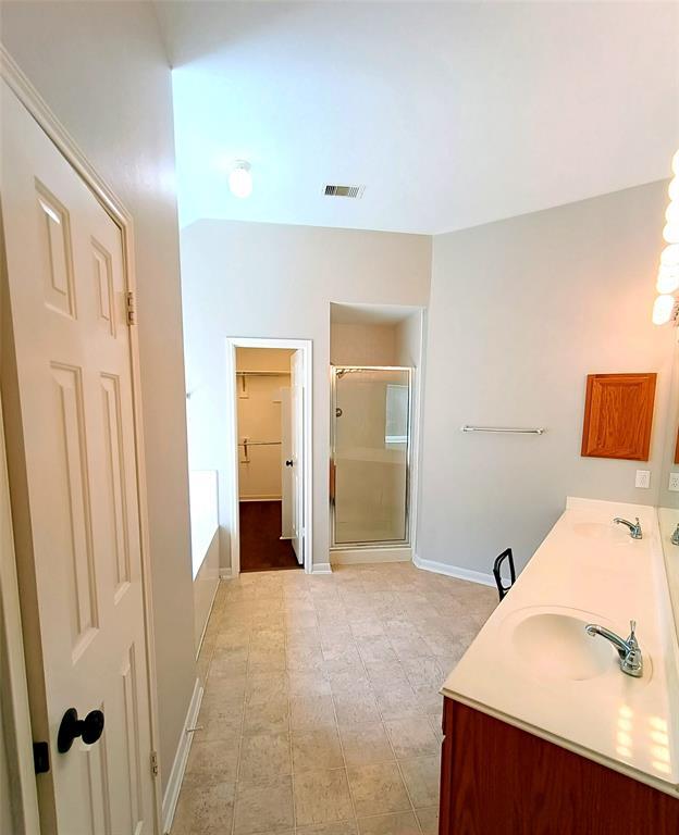 Building Photo - 3821 Pin Oak Dr N