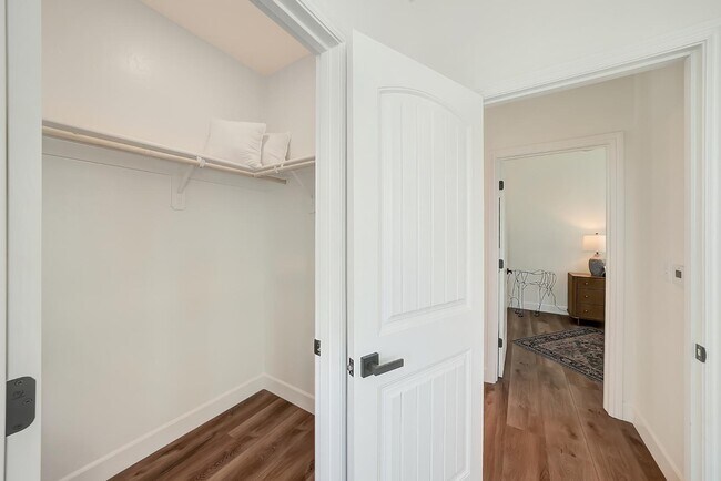 Building Photo - 2133 W Cardinal Ave