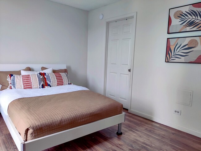 Building Photo - 2575 Kuhio Ave.