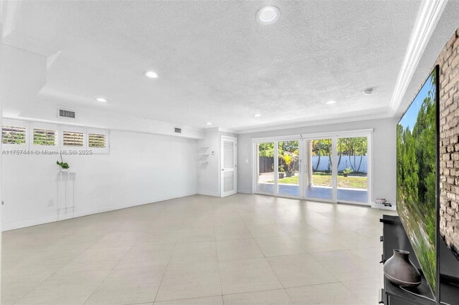 Building Photo - 4301 SW 85th Ave
