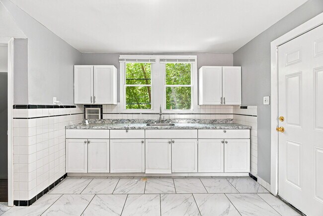 Building Photo - 11867 Elmdale St