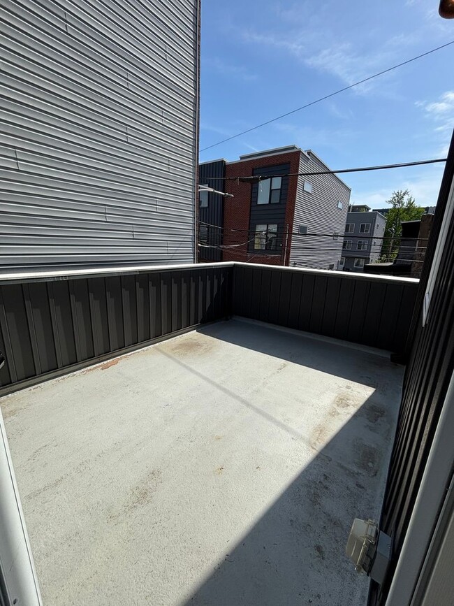 Building Photo - Gorgeous 4 Bedroom house with Three Roof-D...