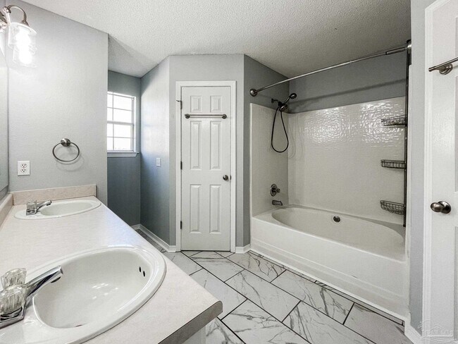 Building Photo - 209 Staysail St