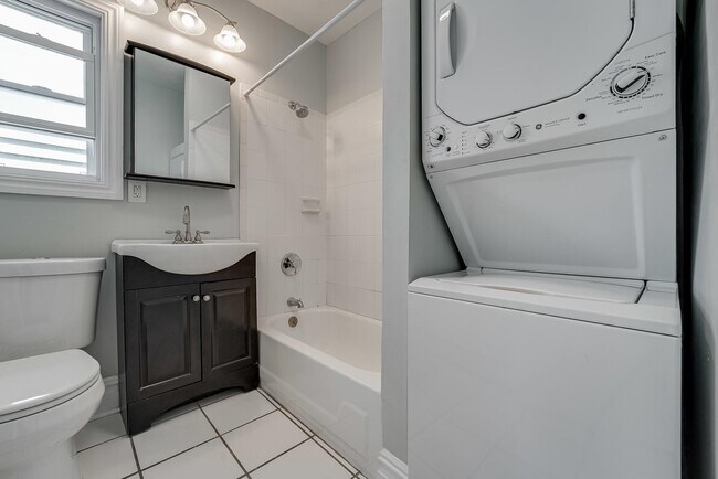 Building Photo - 214 Olean Ave