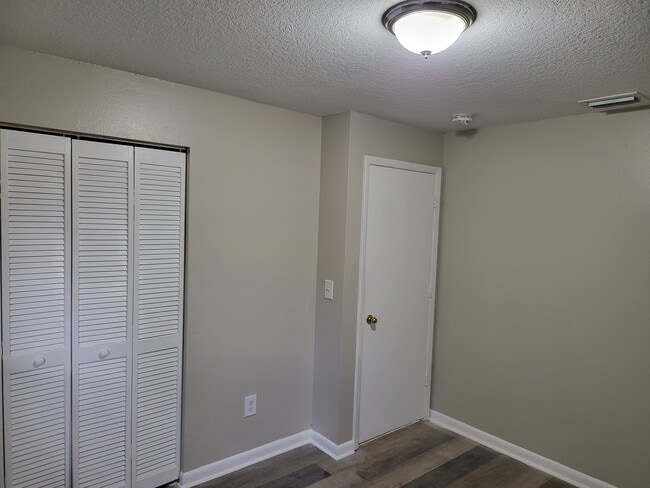 Building Photo - E9th