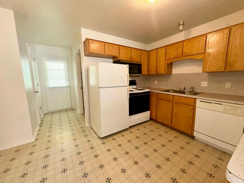 Building Photo - 4406 Mattie Dr