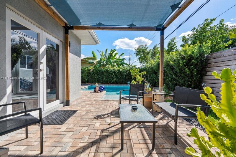 Building Photo - 1900 NE 42nd St