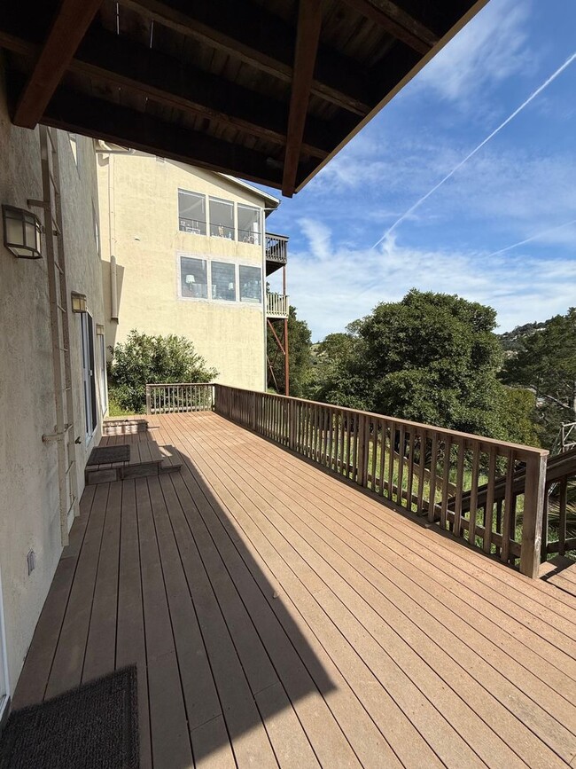 Building Photo - 55-57 Bayo Vista Way