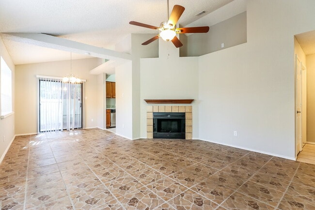 Building Photo - 1366 Chinaberry Dr