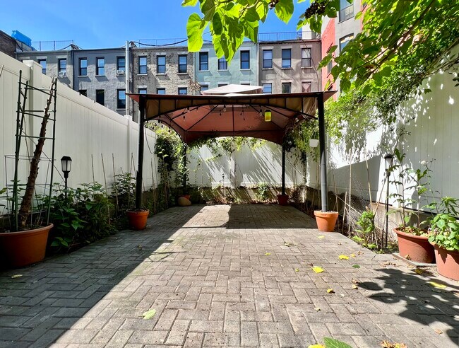Primary Photo - 162 W 120th St