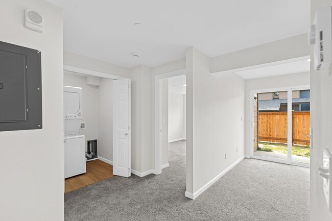 Building Photo - 1 BD 1 BA, beautiful rebuilt condo in conv...