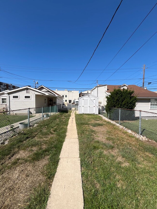 Building Photo - Move-in ready and well-maintained, this 4-...