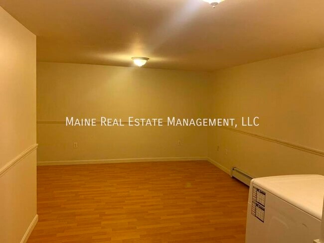 Building Photo - 5 River Village Dr