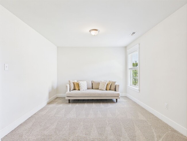 Building Photo - Spacious 5-Bedroom Colonial Home for Rent ...