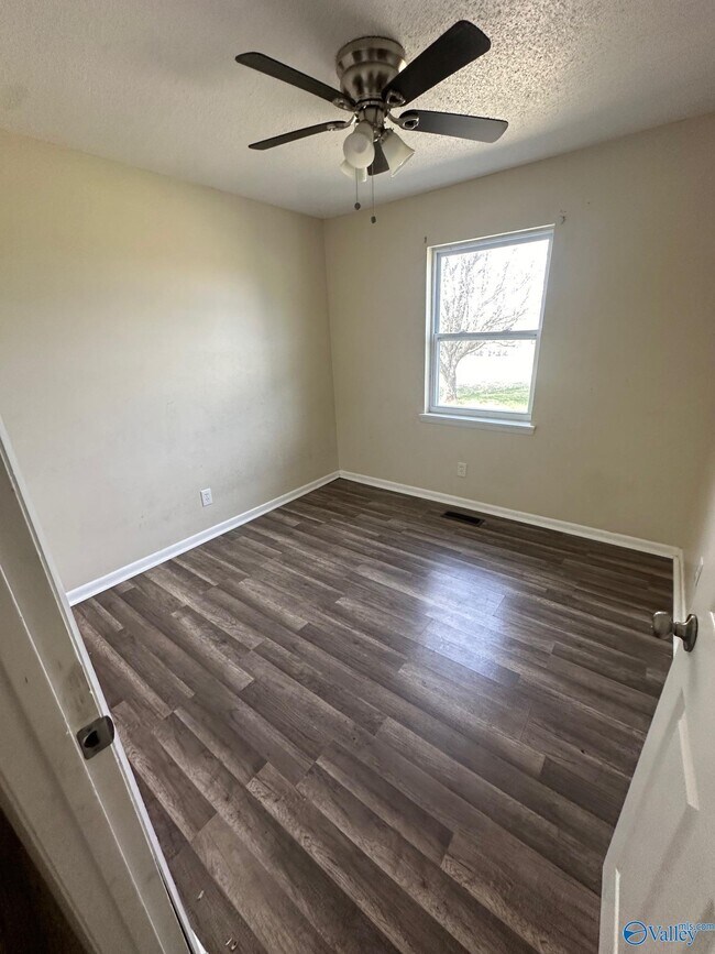 Building Photo - 120 Draper Dr