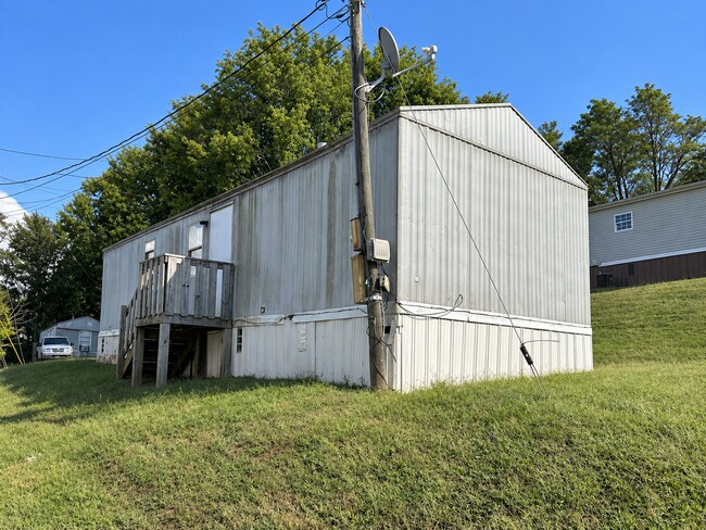 Building Photo - 210 Lewis St