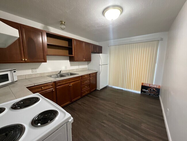 Building Photo - 1124 Vitt Dr