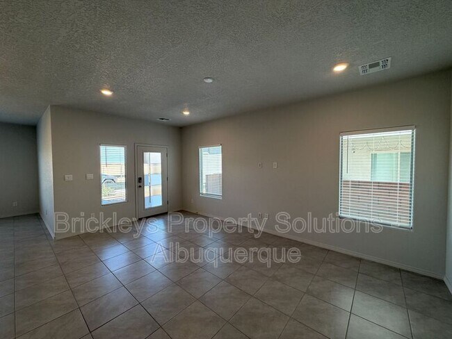 Building Photo - 6118 Chicago Dr SE