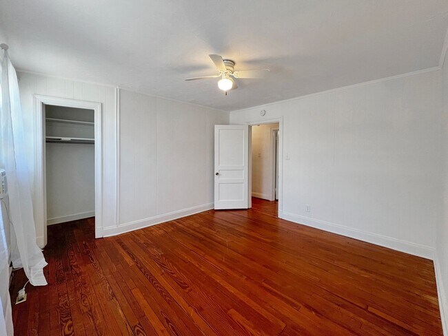 Building Photo - Classic Richmond Row House Steps from Byrd...