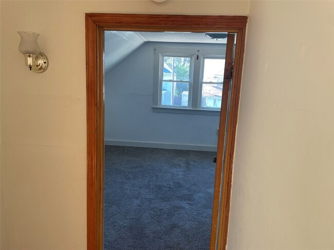 Building Photo - 817 W 31st St