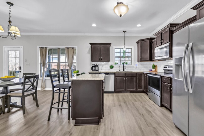 Building Photo - 1467 Raven Rd