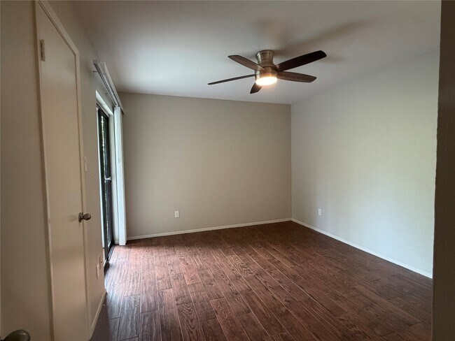 Building Photo - 3300 Pebblebrook Dr