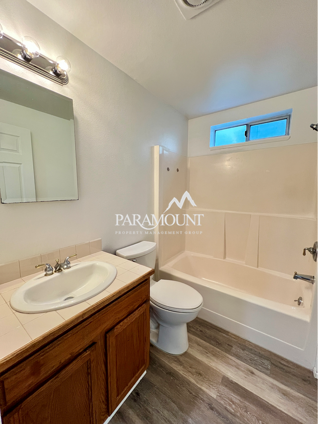 Building Photo - Cute 3 Bedroom Duplex in Gig Harbor