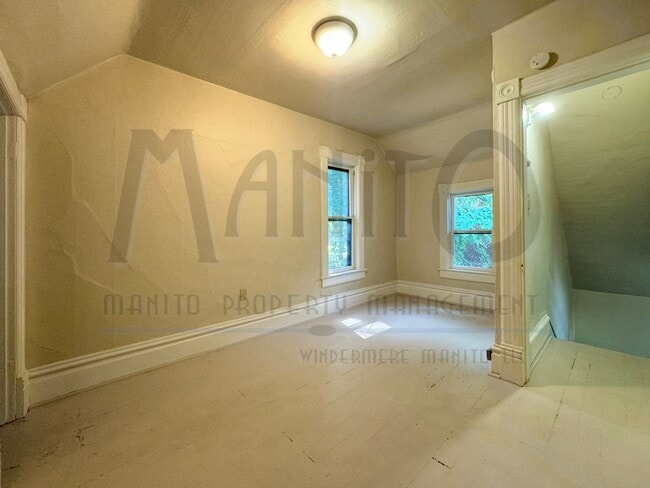 Building Photo - *COMING SOON* Vintage Craftsman In Prime L...